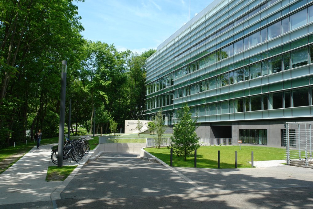 Contact data and locations