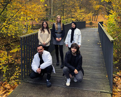 Unsere Auszubildenden im Kurpark direkt neben dem Institutsgebäude