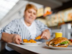 Bei ca. 90 % der Typ 2 Diabetes Patienten ist die Ursache ein starkes Übergewicht, auch als Adipositas bezeichnet. Bild: canva.com