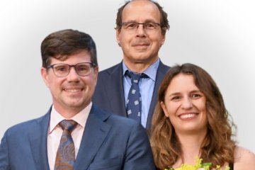 3 Personen in formeller Kleidung