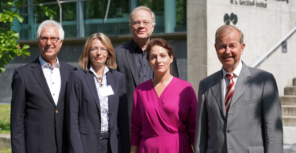 Neuer Sachverstand im Kuratorium: Volker Remmele, Vorstandsvorsitzender der William G. Kerckhoff-Stiftung, Prof. Dr. Thomas Braun, Geschäftsführender Direktor des Max-Planck-Instituts für Herz- und Lungenforschung und der Vorsitzende des Kuratoriums, Kanzleramtsminister a.D. Friedrich Bohl, mit den beiden neuen Kuratorinnen, Dr. Claudia Walther und Sonja Kastilan. (jeweils v.l.n.r.) Foto: M. Heil – MPI für Herz- und Lungenforschung.